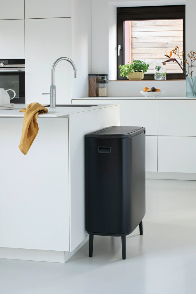 Мусорный бак Touch Bin Bo Hi Brabantia, (2 х 30 л), Черный матовый от магазина Бери-Неси.ру