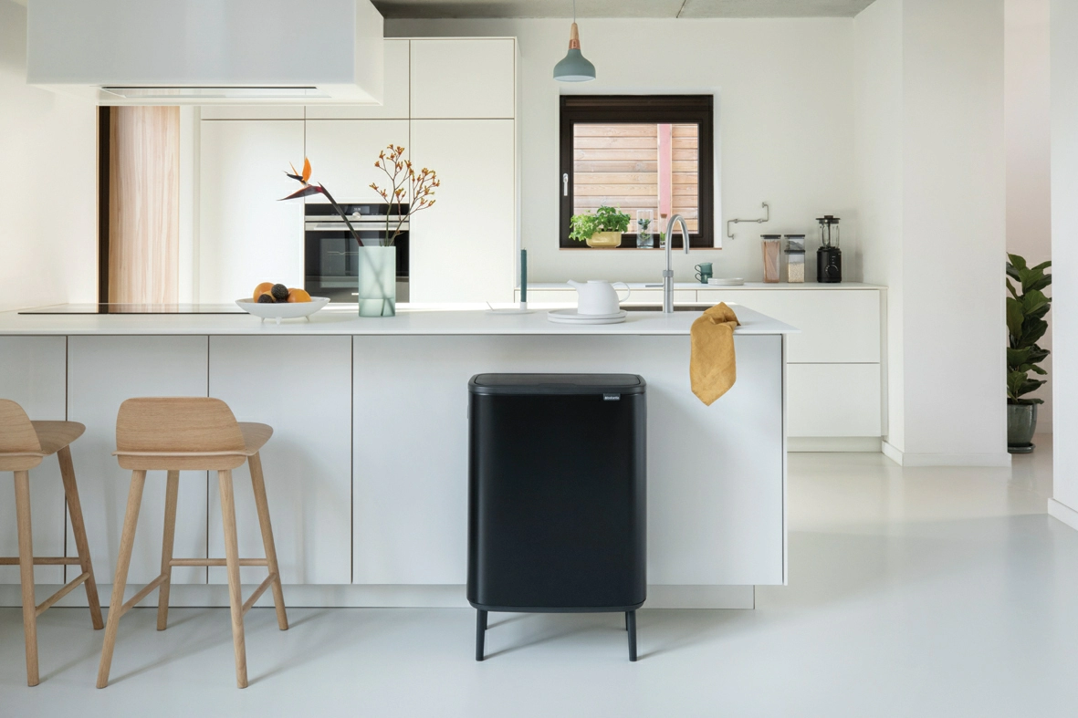 Мусорный бак Touch Bin Bo Hi Brabantia, (60 л), Черный матовый от магазина Бери-Неси.ру