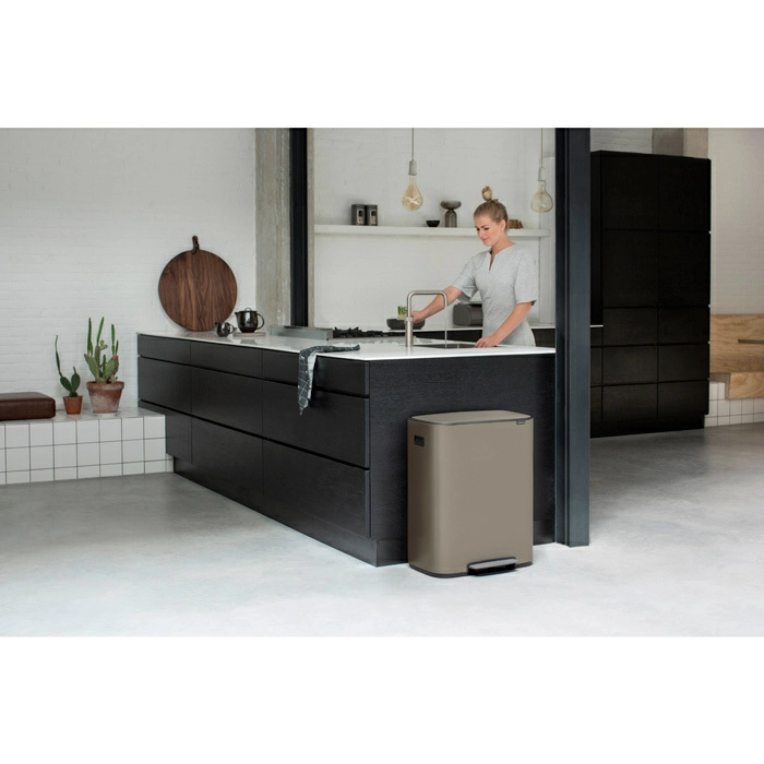 Мусорный бак Bo с педалью Brabantia, (2 x 30 л), Платиновый от магазина Бери-Неси.ру