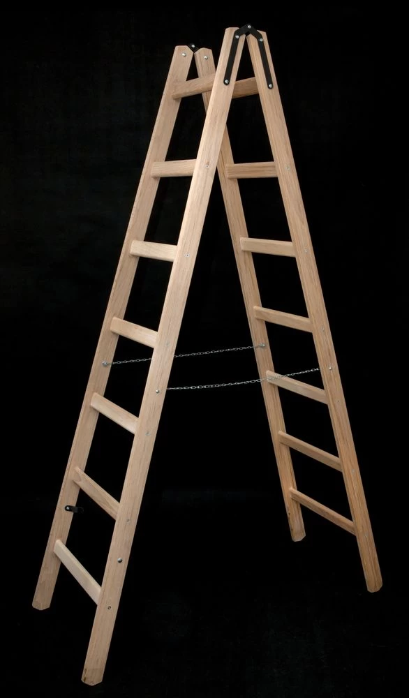 Стремянка двухсторонняя деревянная с перекладинами Hoz-Block Маляр 2х10 ступеней от магазина Бери-Неси.ру